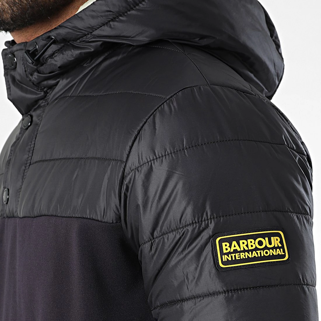 De gros 😀 Sweat Capuche Jaxon MQS0021 Noir de Barbour International ⭐ 4 De gros 😀 Sweat Capuche Jaxon MQS0021 Noir de Barbour International ⭐ – Image 2