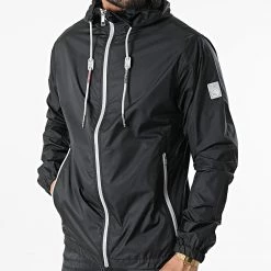 Tout neuf ✔️ Coupe-Vent Capuche Wind Noir de Compagnie de Californie ✨ -Skr Soldes compagnie de californie 320515 WIND M 01 20220614T145032 03