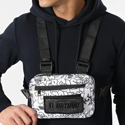 Tout neuf 😍 Sac Poitrine Chest Print Blanc de Skr 😉 -Skr Soldes skr 298649 PTRN CHEST BAG PRINT FULL WHITE 20220125T150429 03
