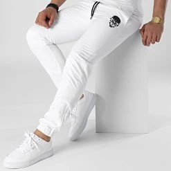 De gros 👏 Pantalon Jogging Diamant Skull Blanc Noir de Untouchable 🤩 7 De gros 👏 Pantalon Jogging Diamant Skull Blanc Noir de Untouchable 🤩 -Skr Soldes untouchable 311688 MACTYER JOGD SKULL BLCNOI 20220325T161544 03