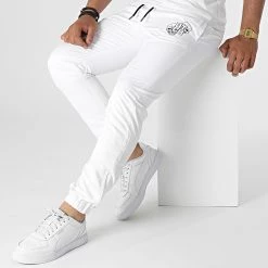 Acheter 👍 Pantalon Jogging Diamant UTCB Blanc Noir de Untouchable ❤️ 8 Acheter 👍 Pantalon Jogging Diamant UTCB Blanc Noir de Untouchable ❤️ -Skr Soldes untouchable 319741 MACTYER JOGD UTCB BLCNOI 20220512T093730 03