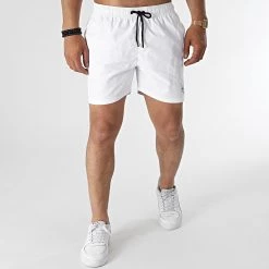 Le moins cher 🤩 Short De Bain UTCB Blanc Noir de Untouchable ⭐ -Skr Soldes untouchable 319745 MACTYER SHOB UTCB BLCNOI 20220512T093743 03