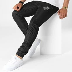 Le moins cher 😀 Pantalon Jogging Diamant UTCB Noir Blanc de Untouchable 🤩 -Skr Soldes untouchable 321016 MACTYER JOGD UTCB NOIBLC 20220523T161216 03