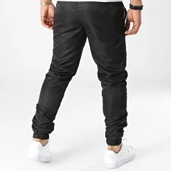 Le moins cher 😀 Pantalon Jogging Diamant UTCB Noir Blanc de Untouchable 🤩 -Skr Soldes untouchable 321016 MACTYER JOGD UTCB NOIBLC 20220523T161217 04